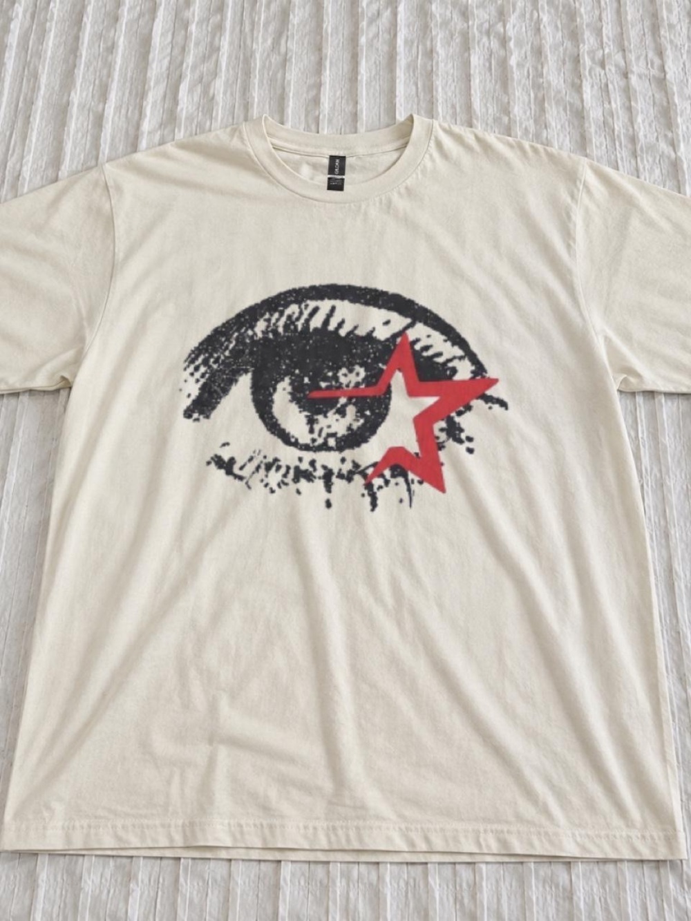 Gildan Cream Graphic Eye T‑Shirt with Red Star Accent